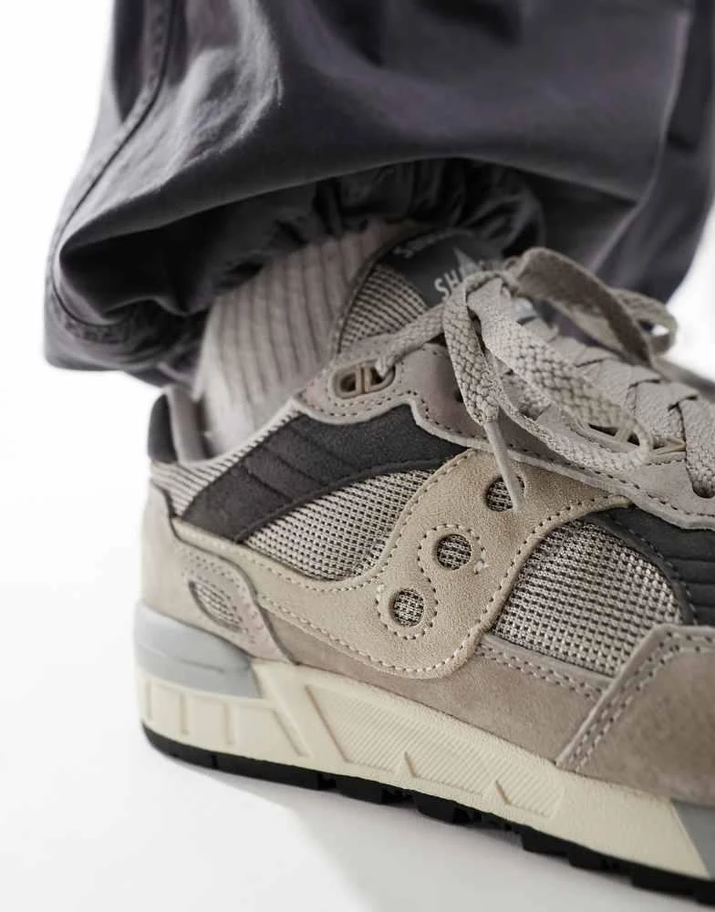 Saucony Saucony Shadow 5000 runner trainers in grey 4