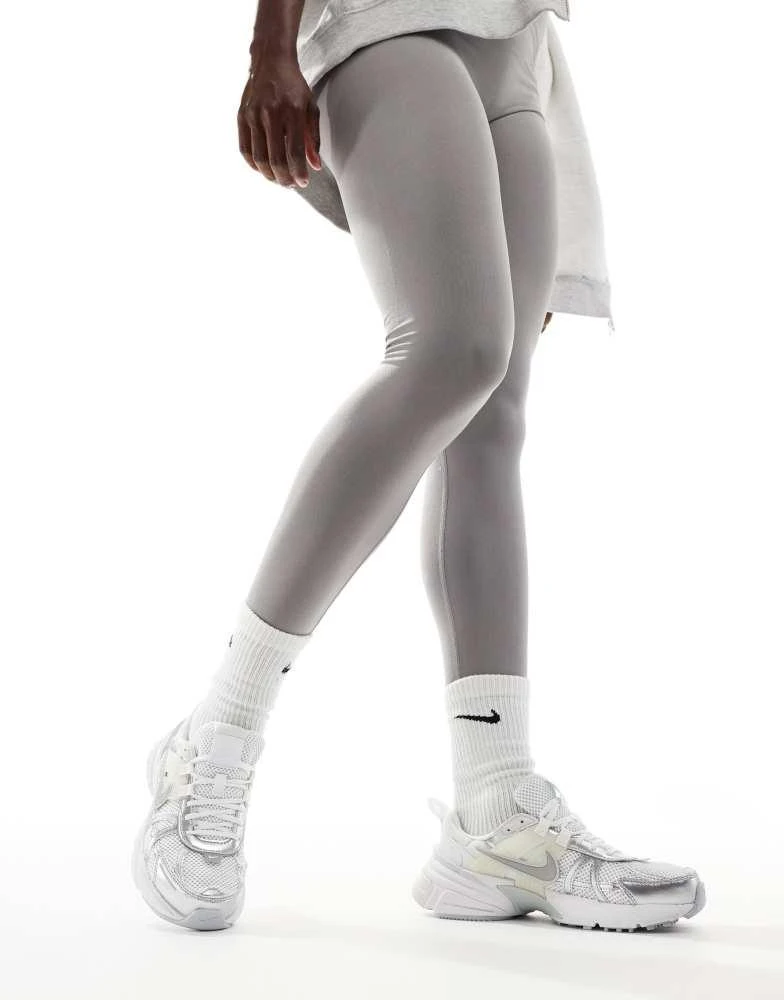 NIKE Nike V2K Run trainers in white and silver 3