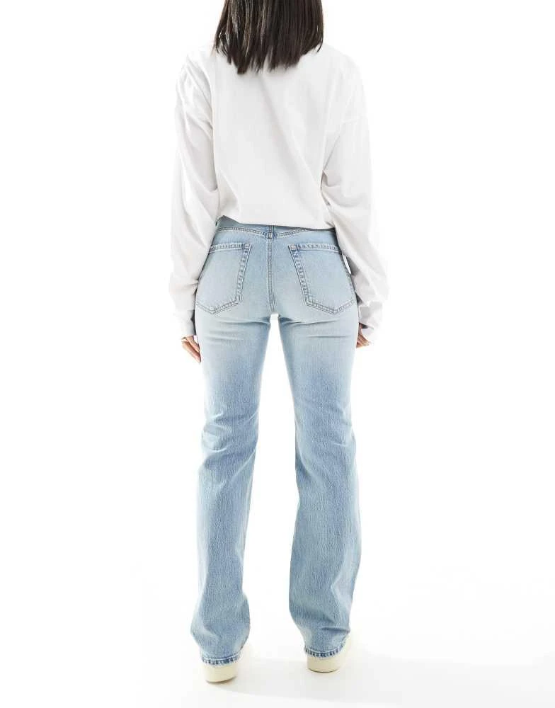 Stradivarius Stradivarius D98 straight leg jeans in light blue wash 2