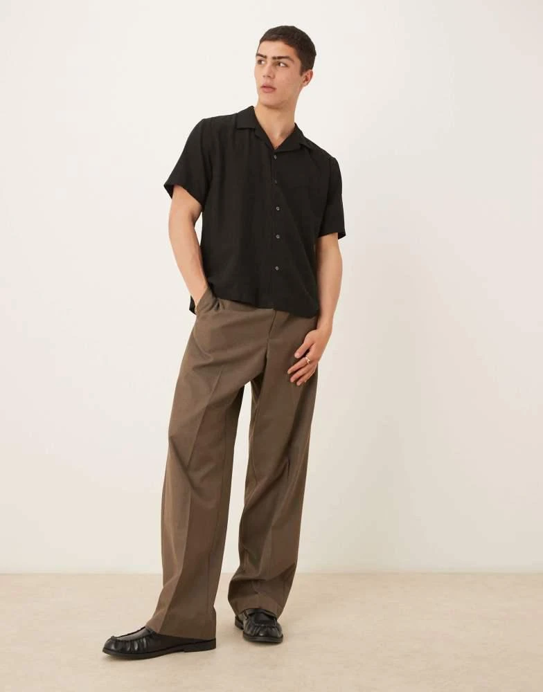Abercrombie & Fitch Abercrombie & Fitch textured linen collar detail short sleeve shirt in black 2