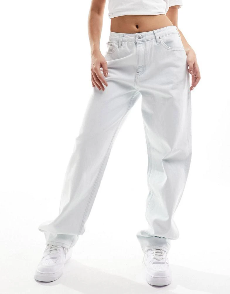 Calvin Klein Calvin Klein Jeans 90s straight leg jeans in light wash 3