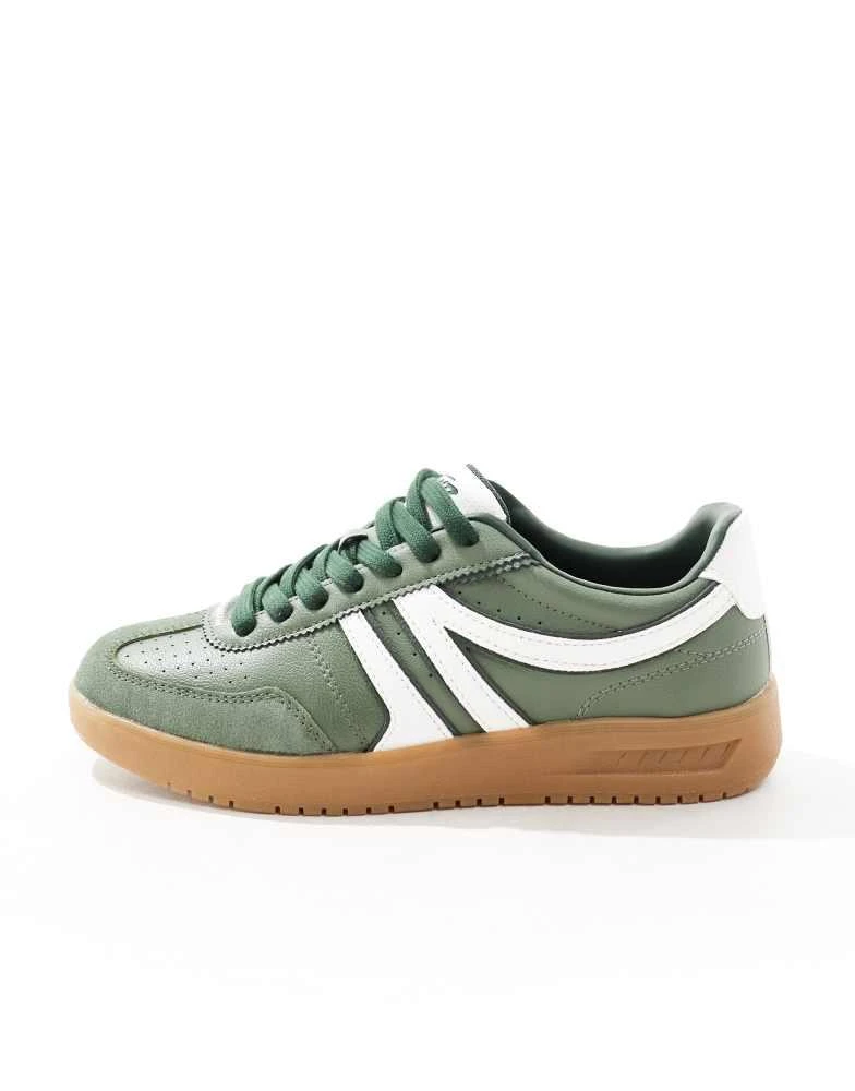Pull&Bear Pull&Bear retro trainers with gum sole in green 2