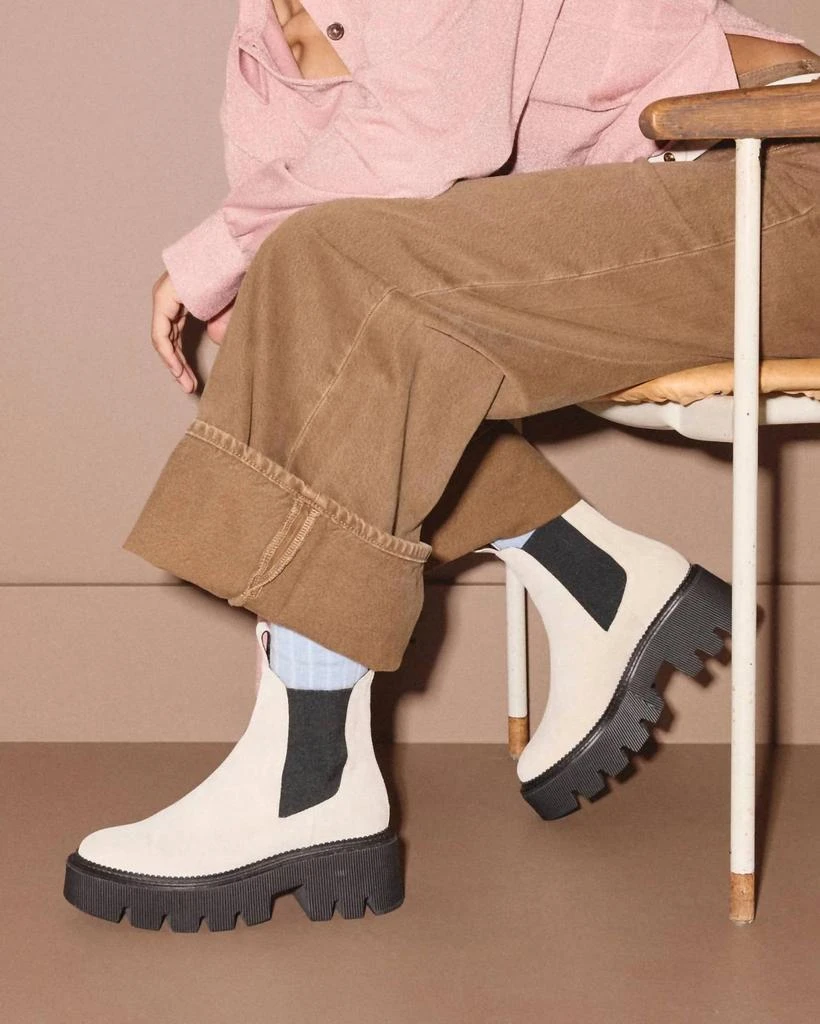 Freda Salvador Freda Salvador - Women's Jordan Rain Resistant Chelsea Boot 5