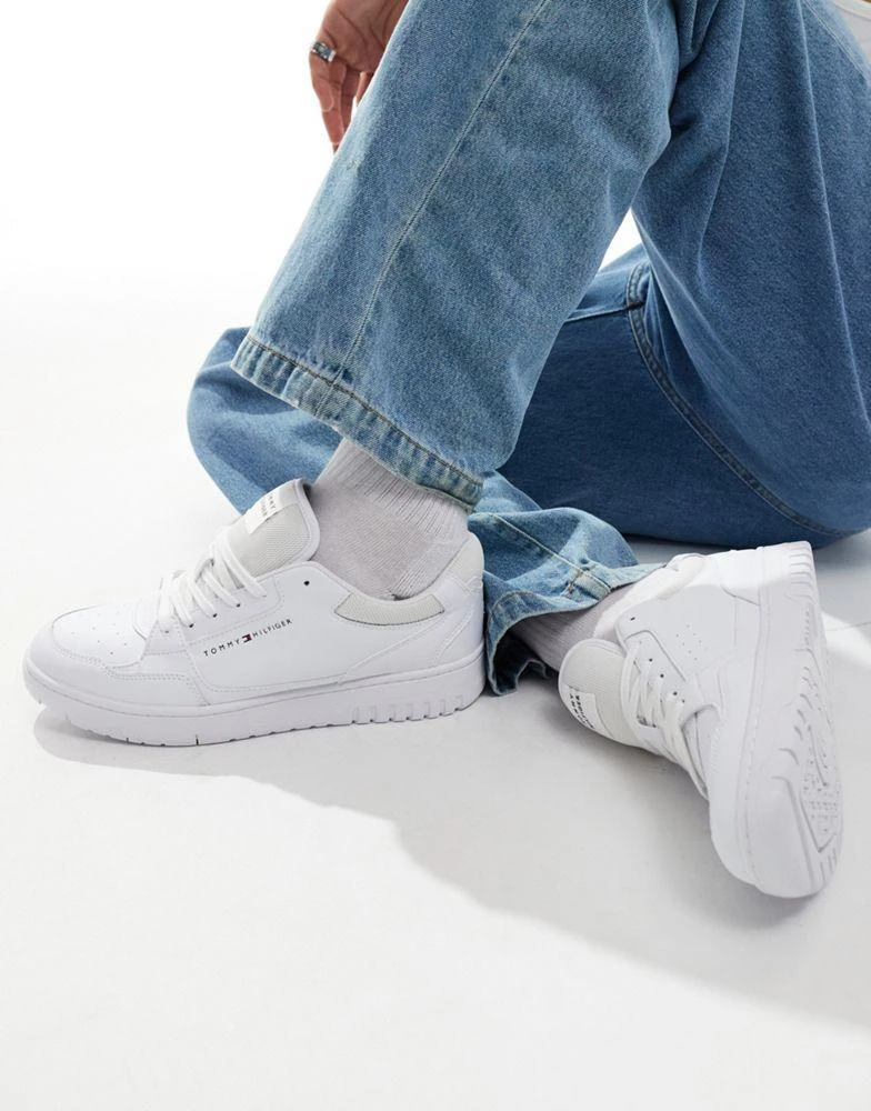 Tommy Hilfiger Tommy Hilfiger Basket essential trainers in triple white 4
