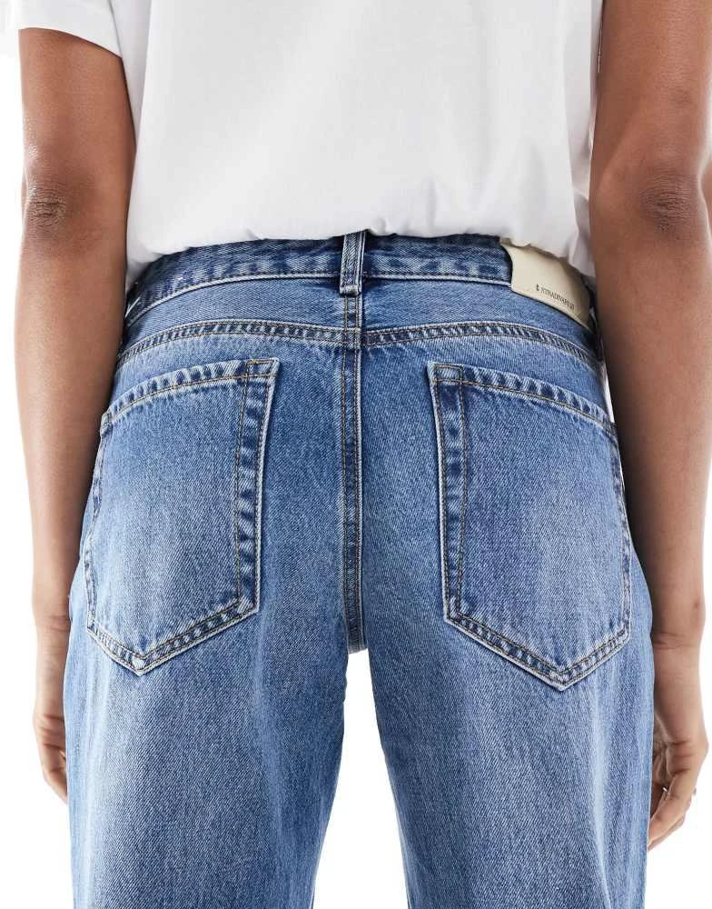 Stradivarius Stradivarius Tall D03 low waisted straight leg jean in mid blue wash 4