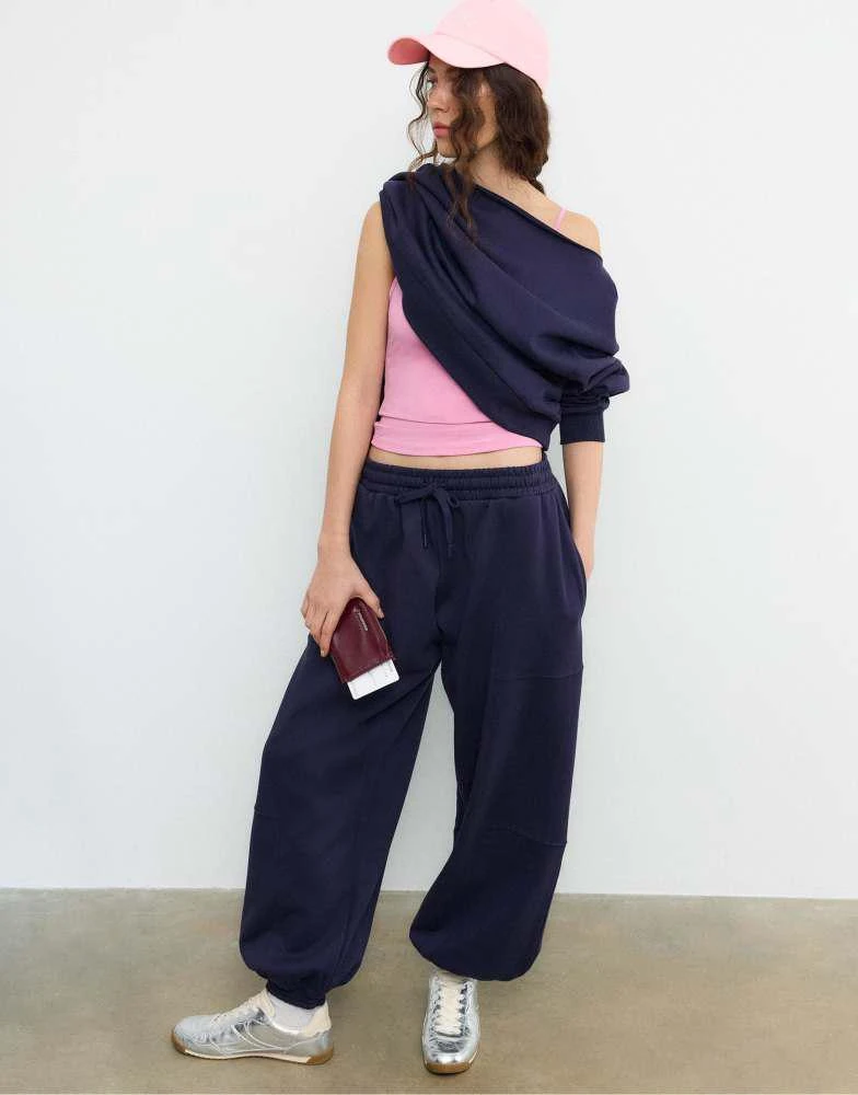 Stradivarius Stradivarius Balloon plush joggers in dark blue