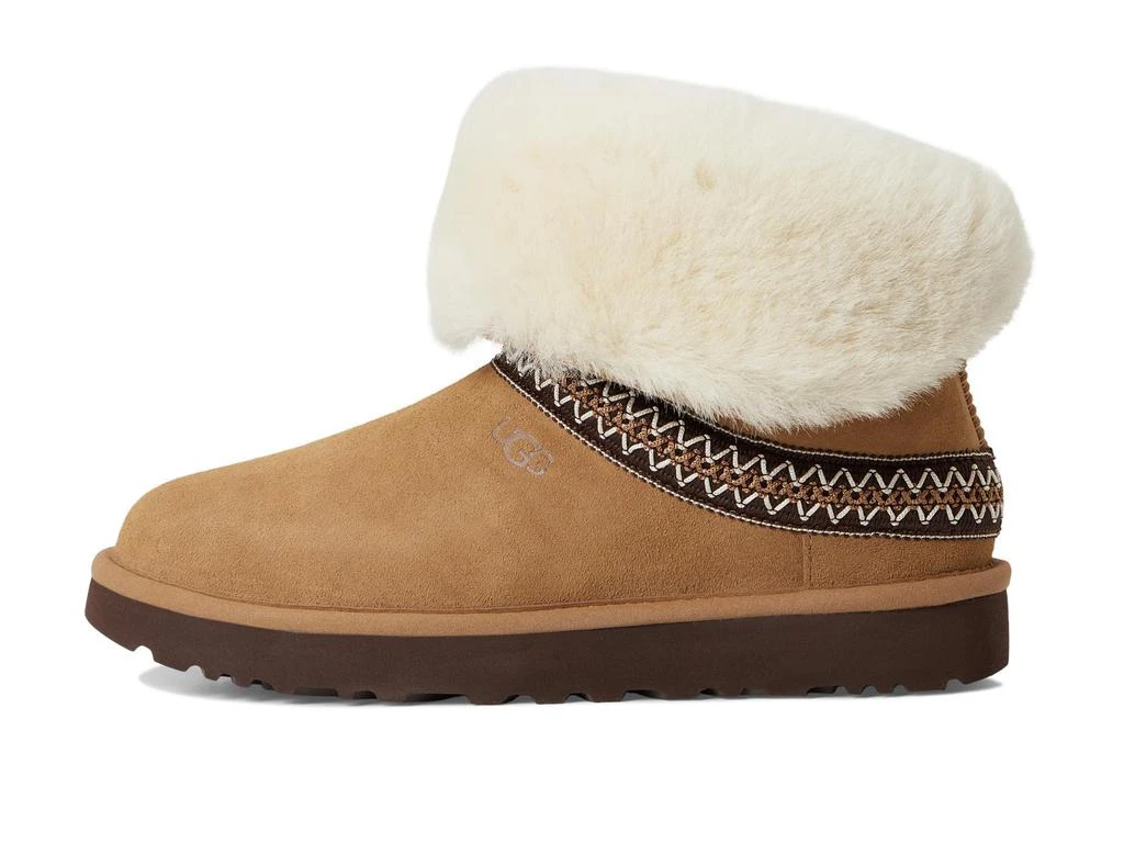 UGG Classic Short Cresent 4