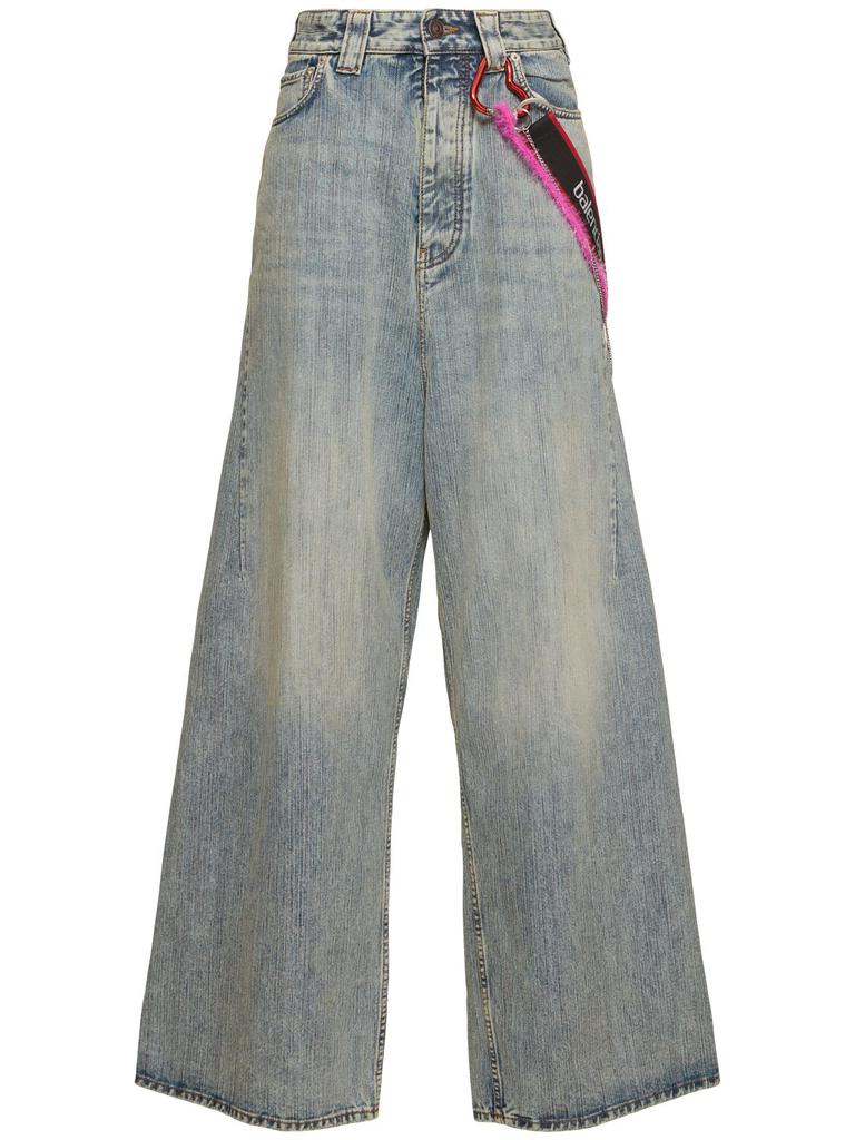 デニム・ジーパン BALENCIAGA LIGHT BLUE JEANS WITH DISTRESSED HEM Balenciaga Light blue jeans with distressed hem | TheDoubleF