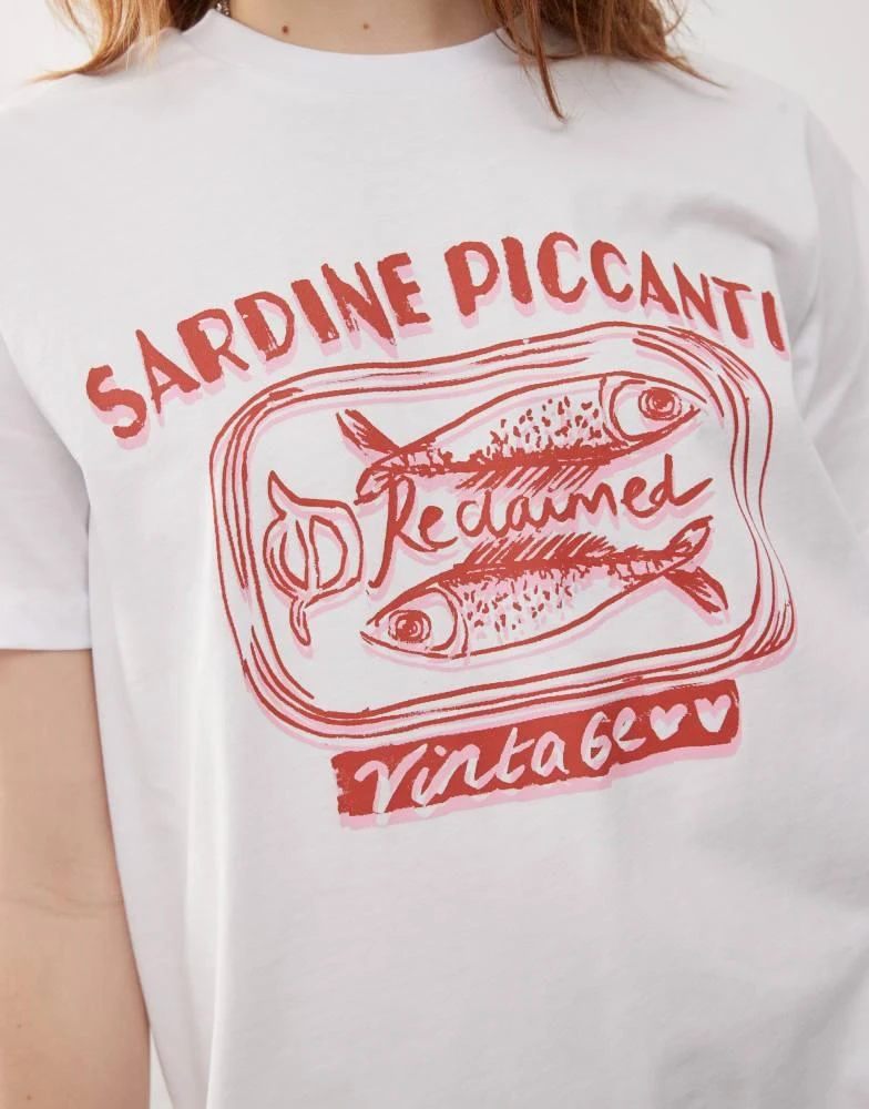 Reclaimed Vintage Reclaimed Vintage oversized t-shirt with sardine fisherman print in white 4