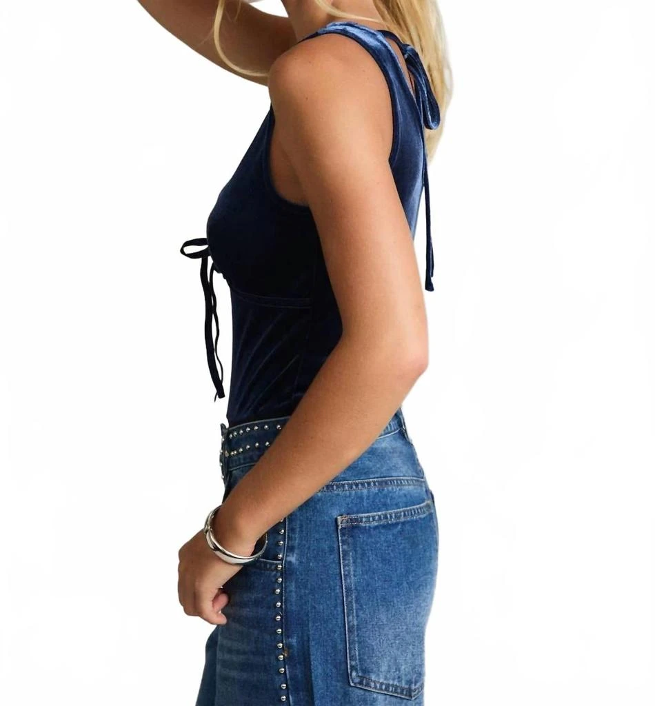 LE LIS Velvet Sleeveless Bodysuit In Navy 4