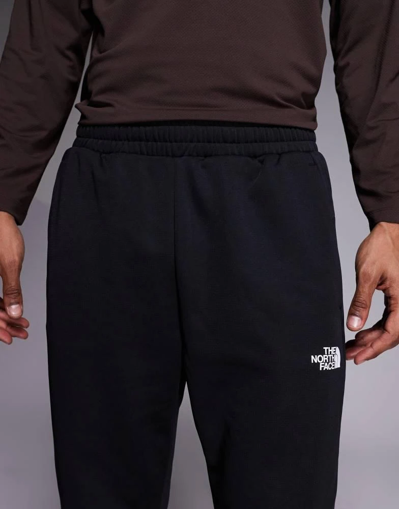 The North Face The North Face Reaxion 2.0 jogger in black heather 4