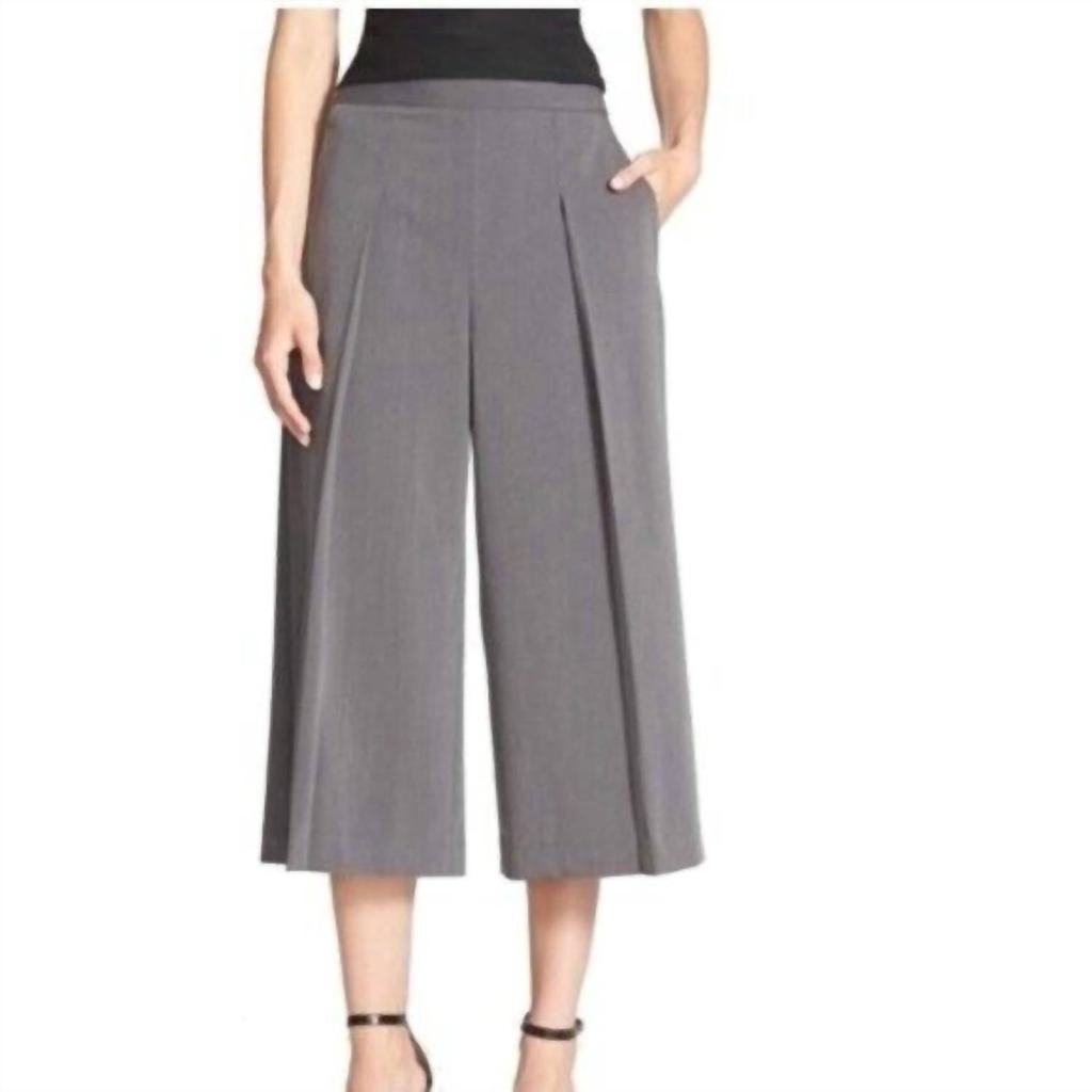 Chelsea28 Chelsea28 - Pleat Front Wide Leg Culottes