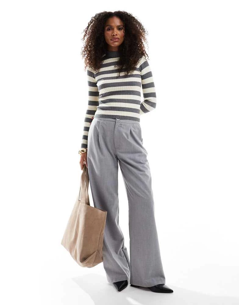Stradivarius Stradivarius knitted jumper in grey and beige stripe 3