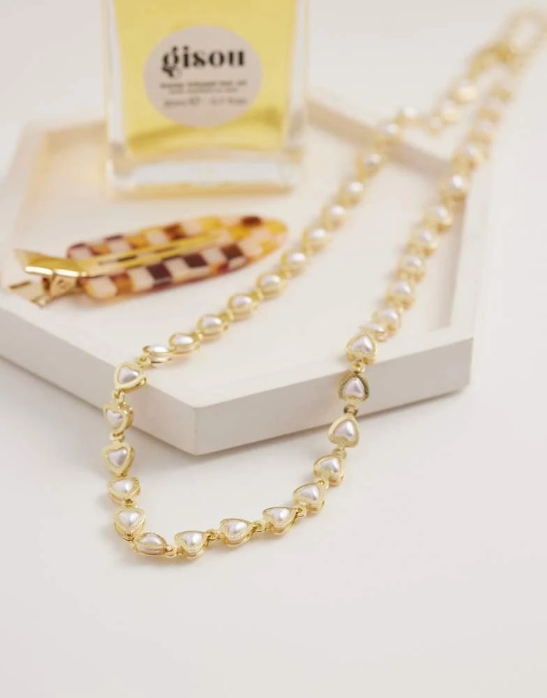 ASOS ASOS DESIGN Curve short necklace with mini hearts with faux pearls in gold tone 2