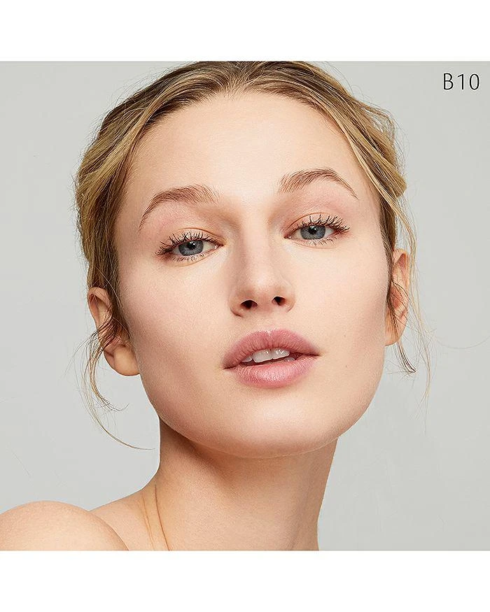 Cle de Peau Radiant Fluid Foundation Natural Broad Spectrum SPF 25 3