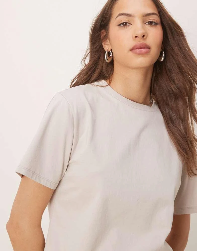 Abercrombie & Fitch Abercrombie & Fitch cropped t-shirt in beige 3