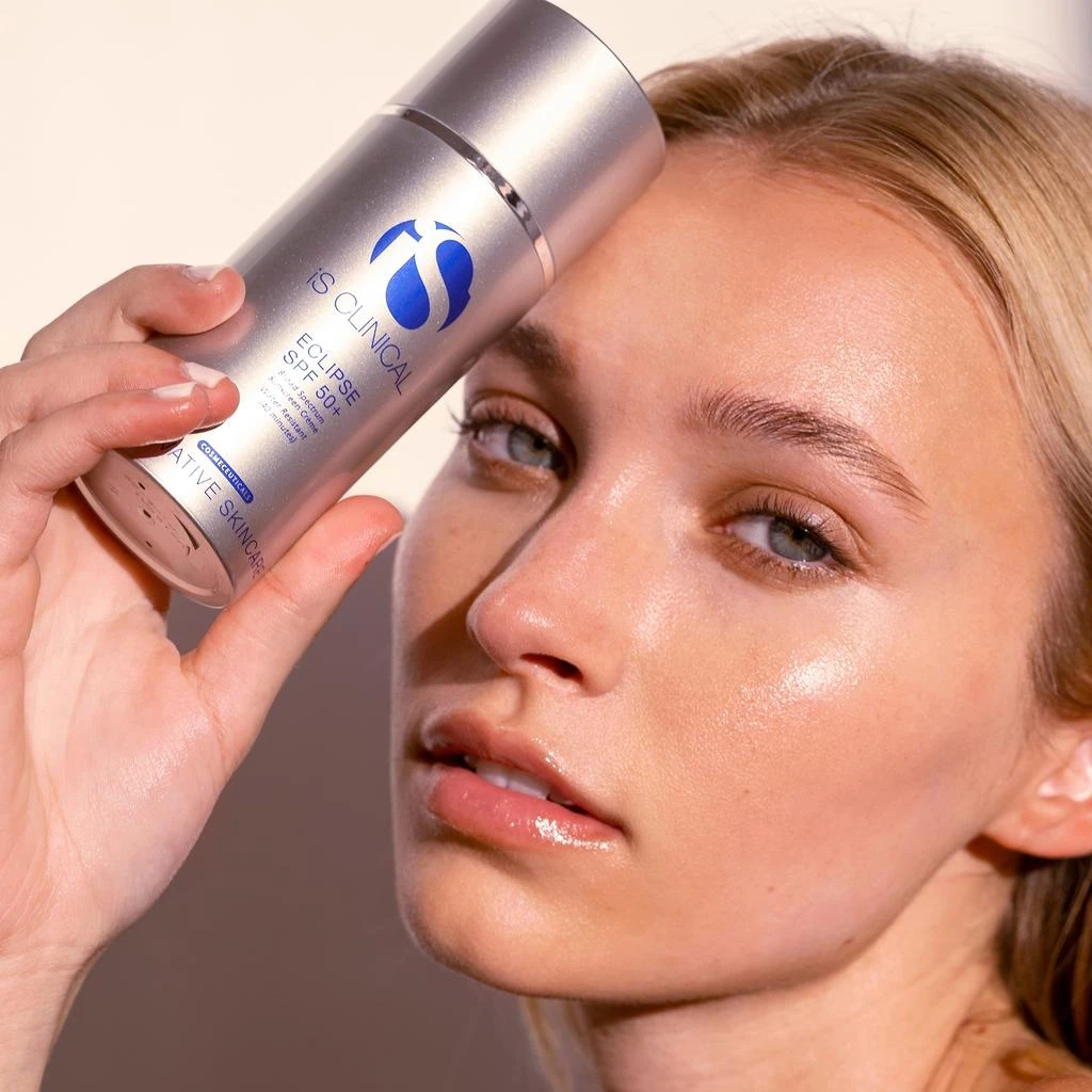 iS CLINICAL iS Clinical Eclipse SPF 50+ PerfecTint 2