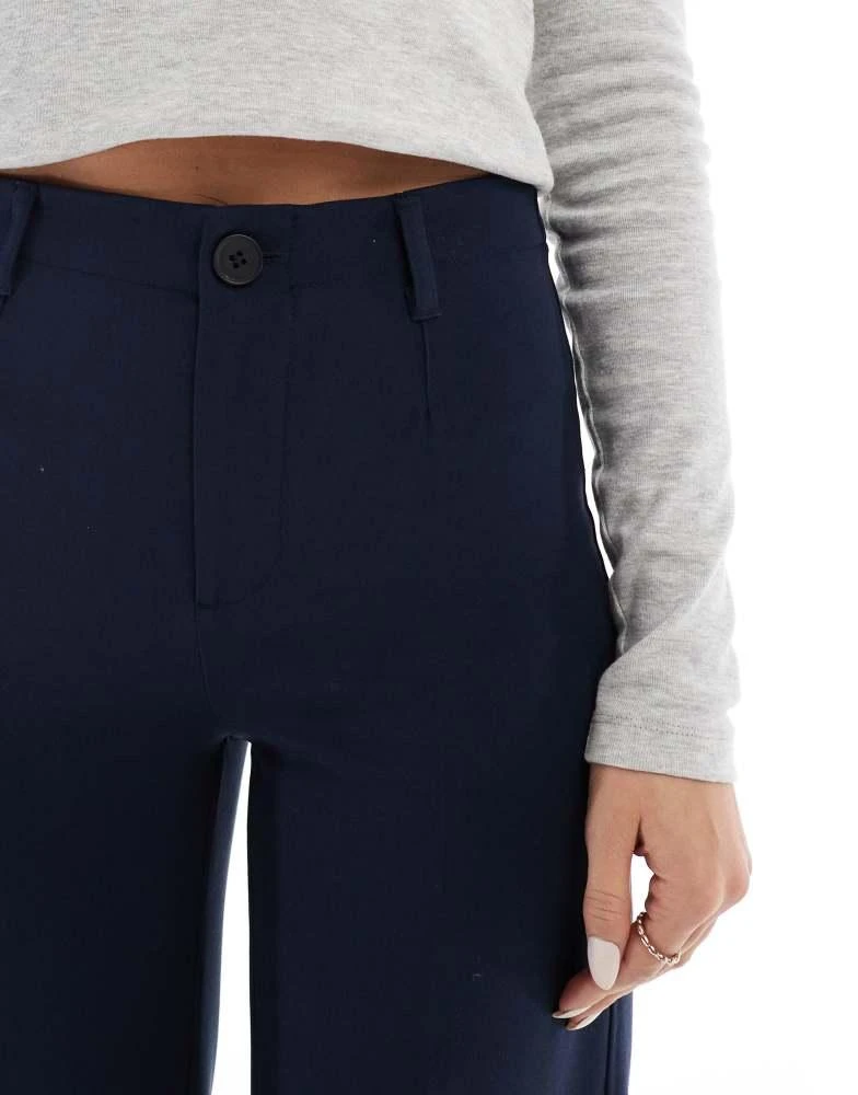 Bershka Bershka wide leg tailored trousers in navy 4