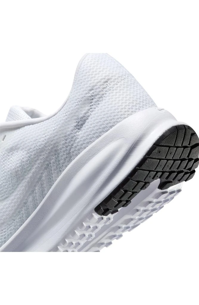 NIKE Run Defy Running Shoe 9