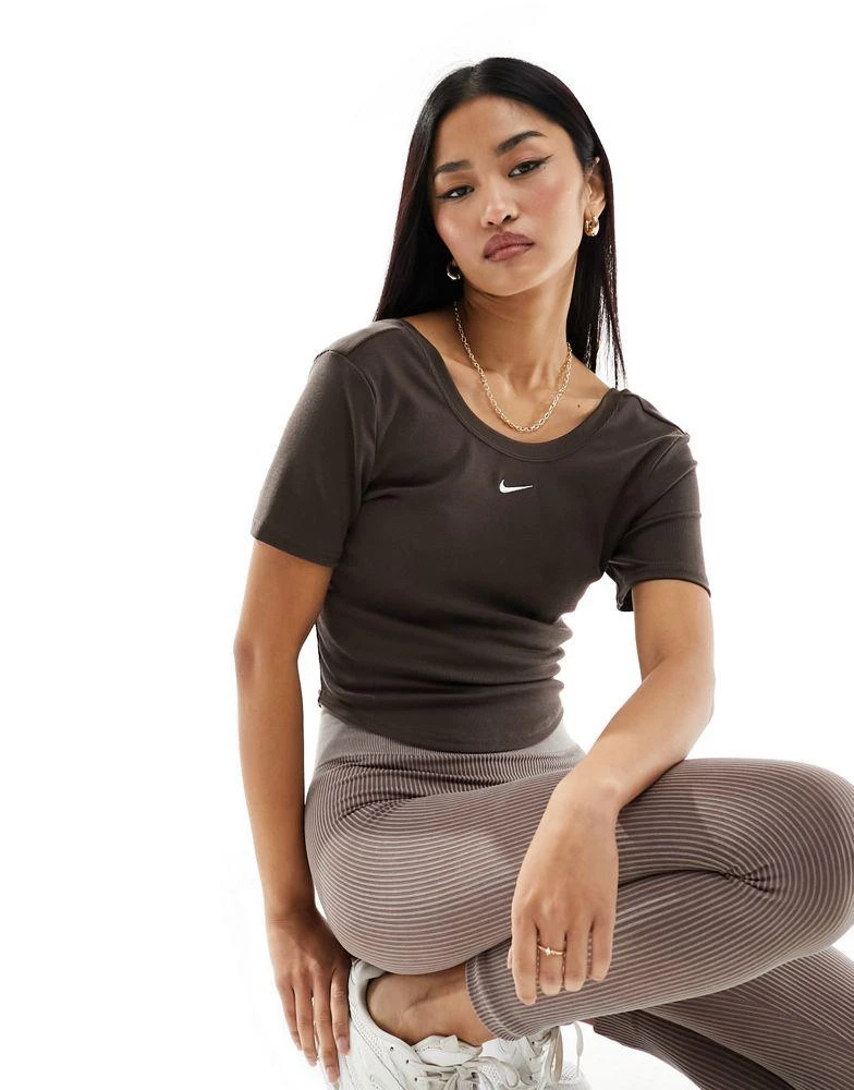 NIKE Nike mini-ribbed scoop back t-shirt in baroque brown 1