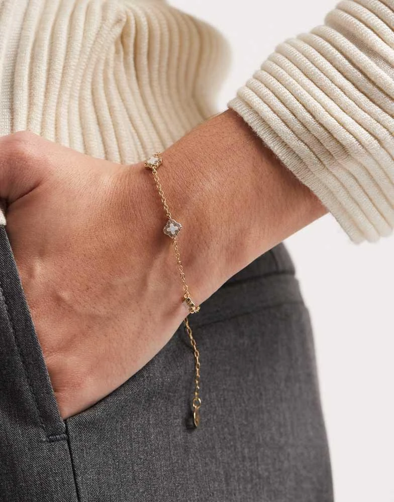 Accessorize Accessorize Z clover bracelet in 14k gold plated