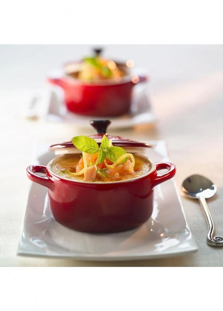 Le Creuset Stoneware petite round casserole. 3