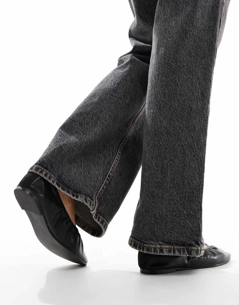 Truffle Collection Truffle Collection ruched ballet flats in black 2