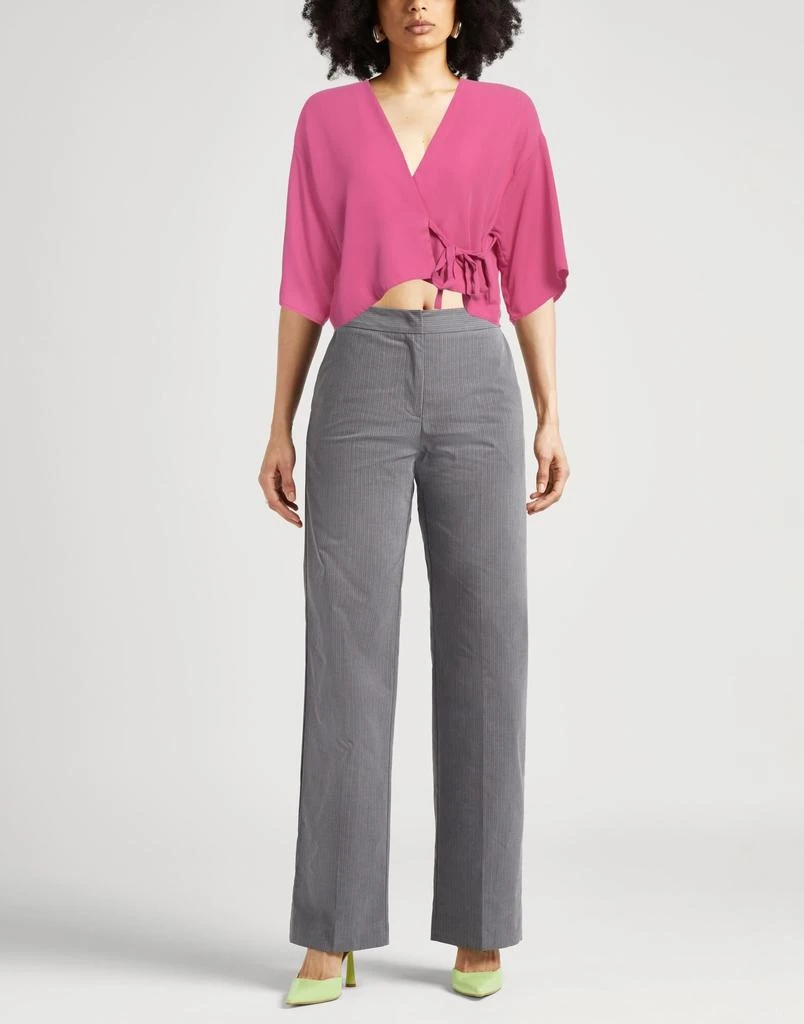 CARACTÈRE Shrug 2
