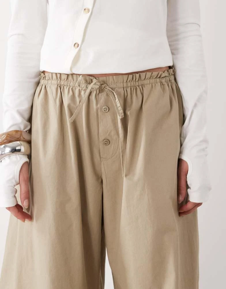 Monki Monki balloon leg trouser in khaki 4