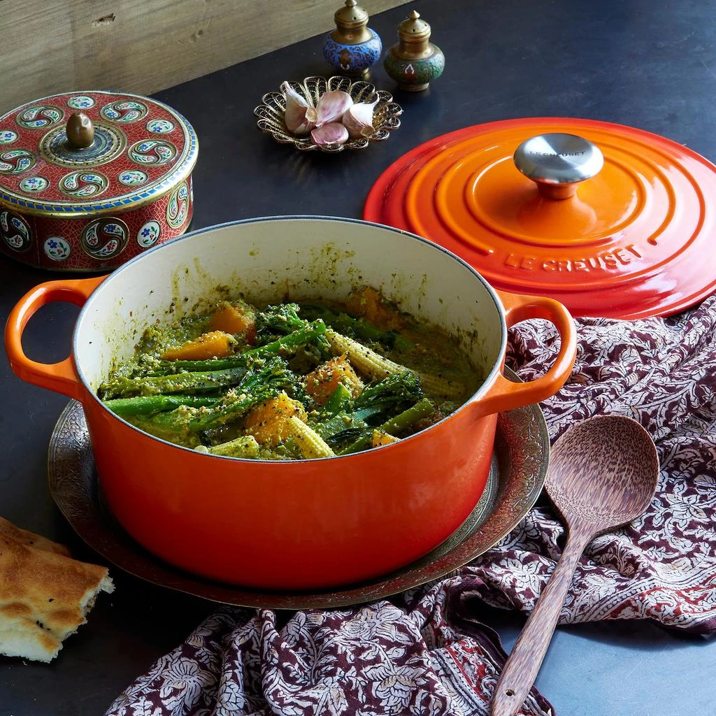 Le Creuset Signature Cast Iron Round Casserole - 28cm - Bamboo Green 2