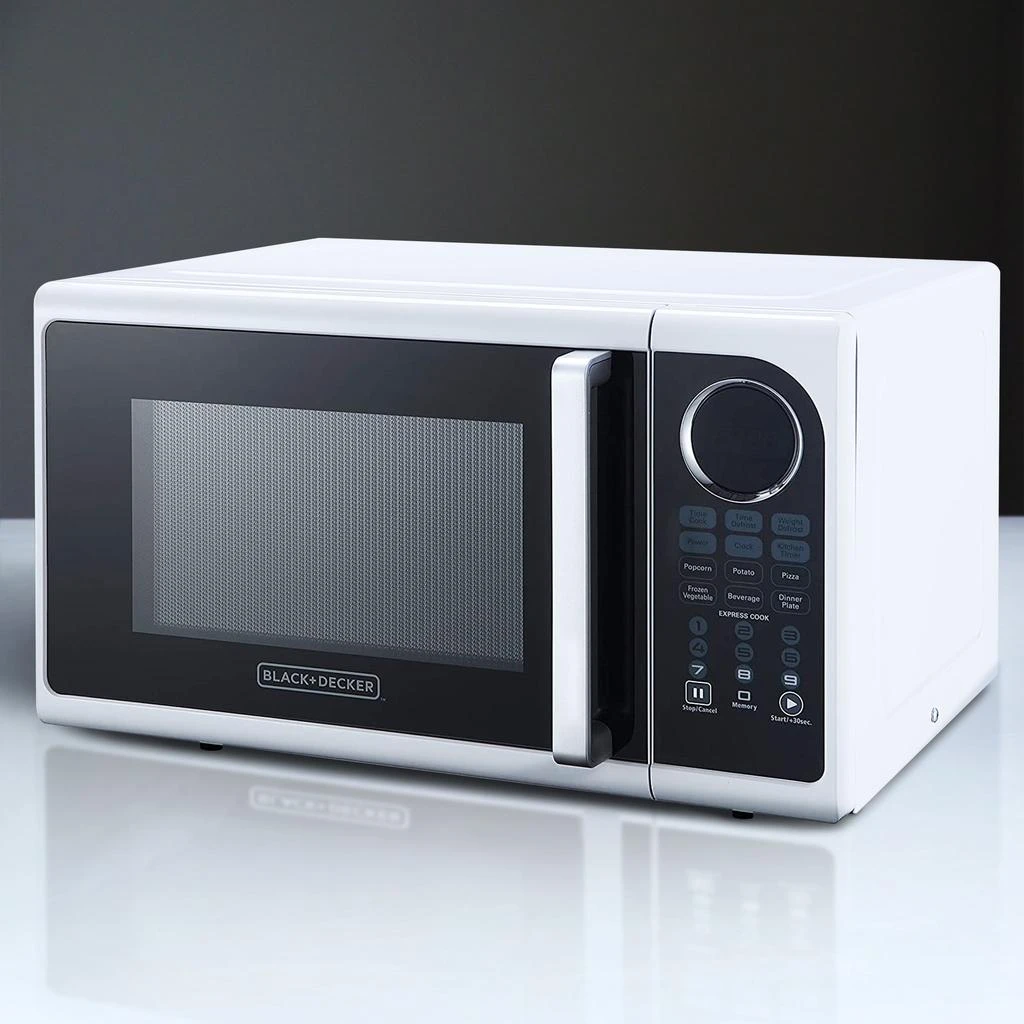 BLACK+DECKER 0.9 Cu.Ft. Digital Microwave in White 5