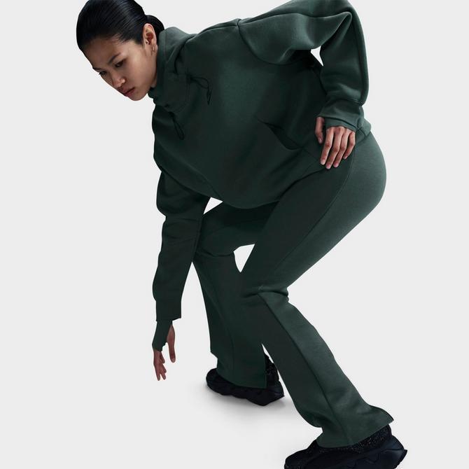 nike women's casual clothing