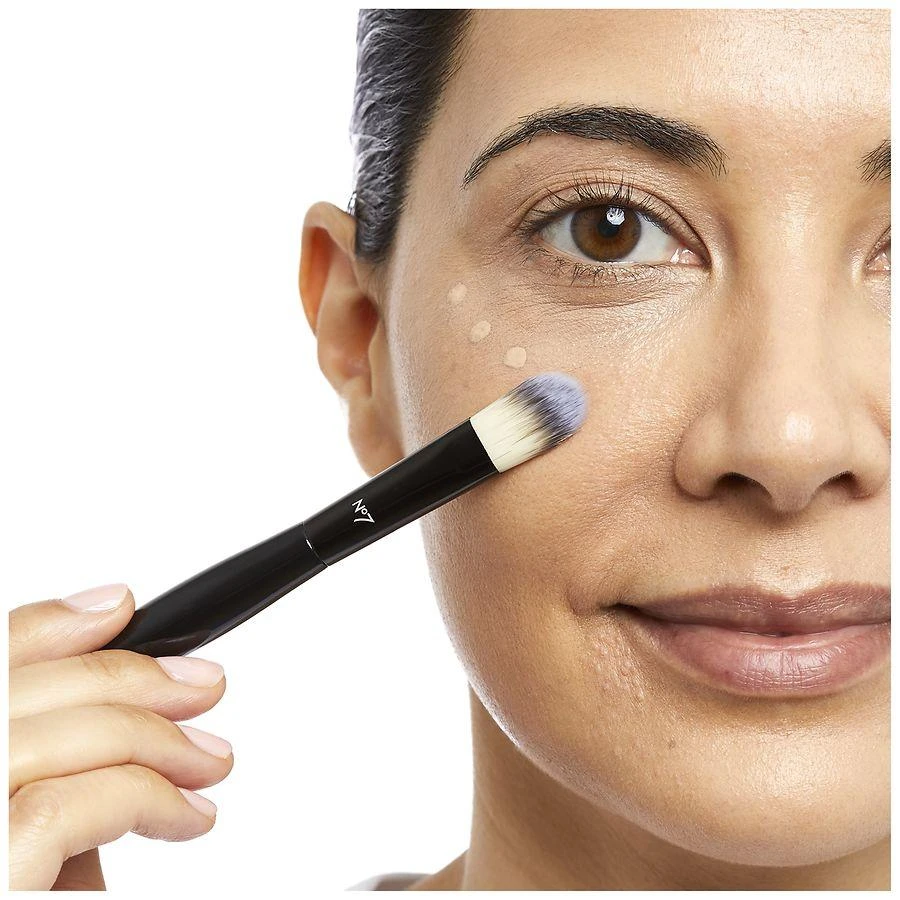 No7 Lift & Luminate Triple Action Serum Concealer 5