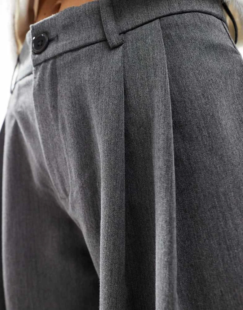 Stradivarius Stradivarius STR tailored pleated wide low waist trouser in grey 4