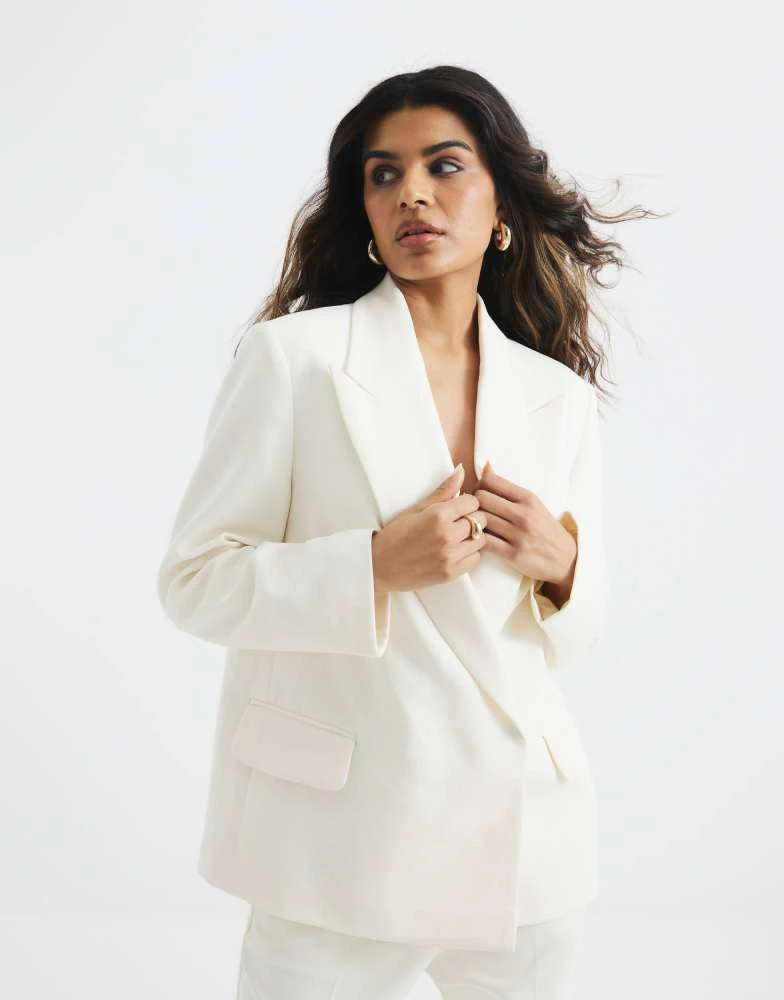River Island Petite River Island Petite oversized blazer in cream 1