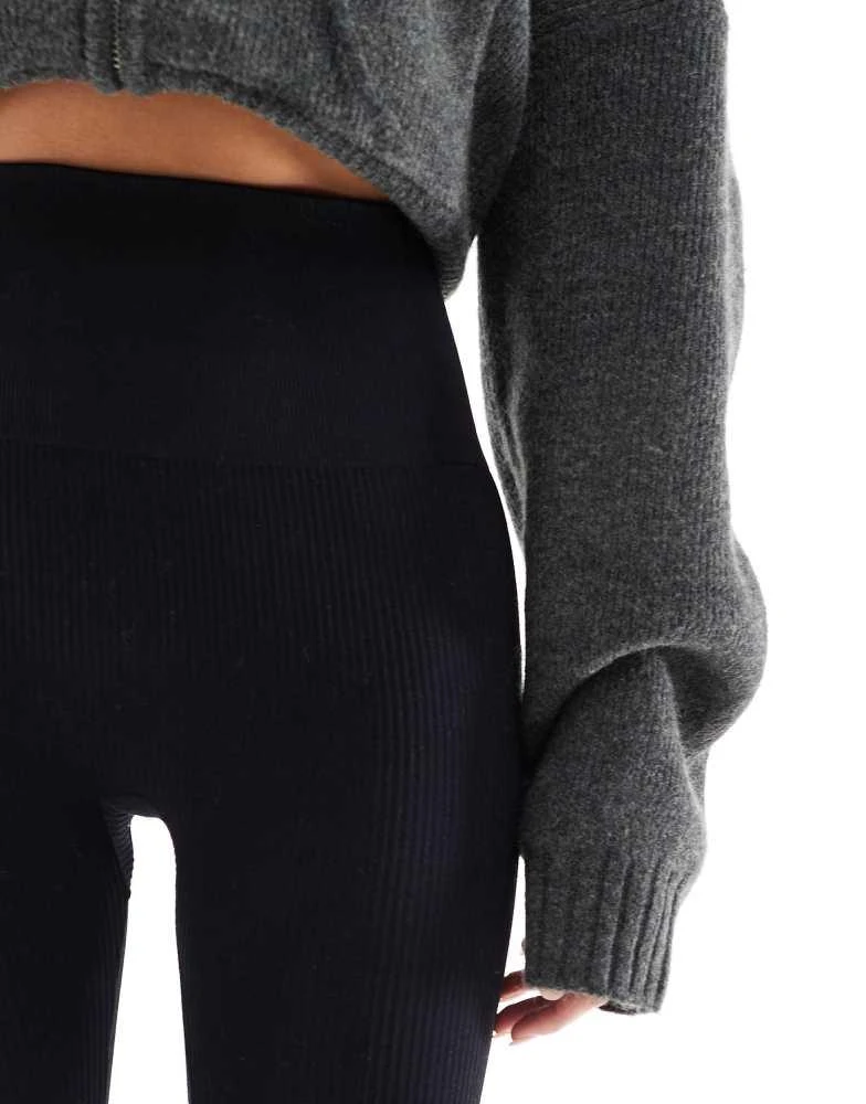 Stradivarius Stradivarius Petite seamless ribbed leggings in black 5