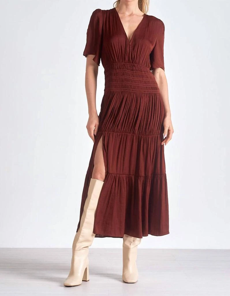 Shop Short Sleeve V-Neck Smocked Waist Dress In Brick on Sale at  BeyondStyle  Get 45% Off Short Sleeve V-Neck Smocked Waist Dress In Brick  with Limited-Time Flash Deals, Exclusive Discounts, and