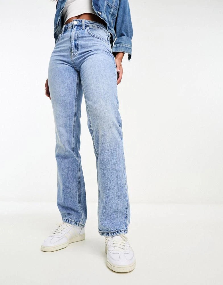 Stradivarius Stradivarius STR straight leg jean in medium wash 4