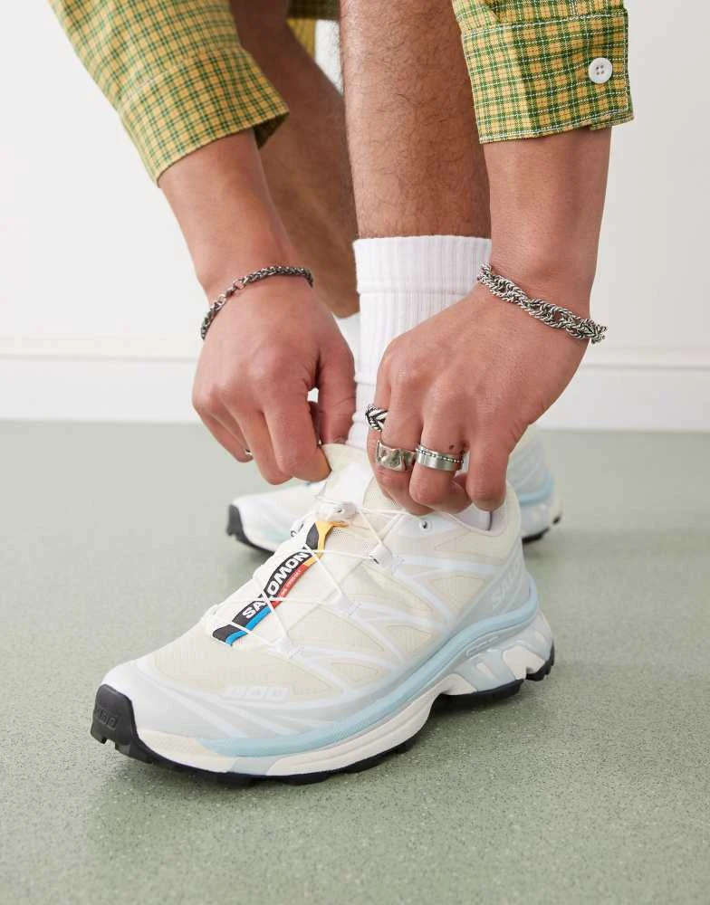 Salomon Salomon XT-6 trainers in off white and blue 1