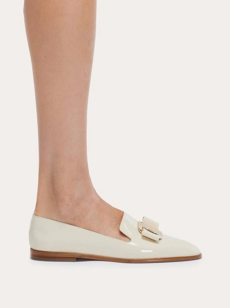 Salvatore Ferragamo Salvatore Ferragamo - Women
s Vara Plate Loafer 6