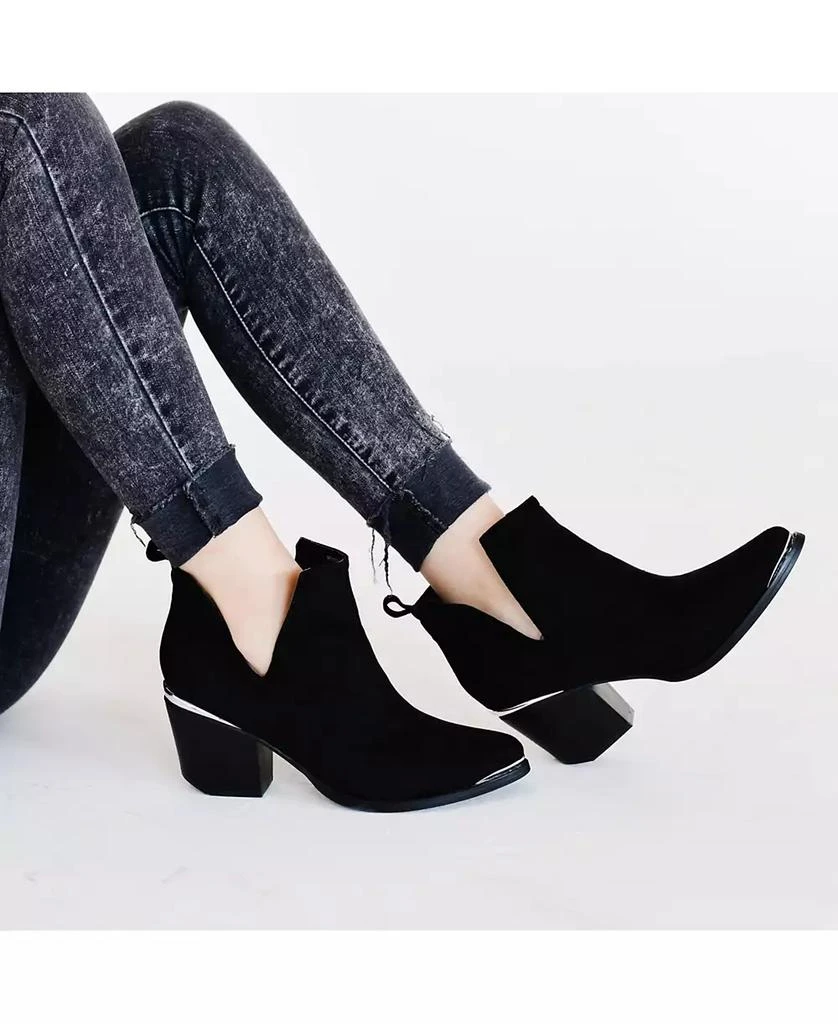 Journee Collection Women's Issla Block Heel Western Booties 6