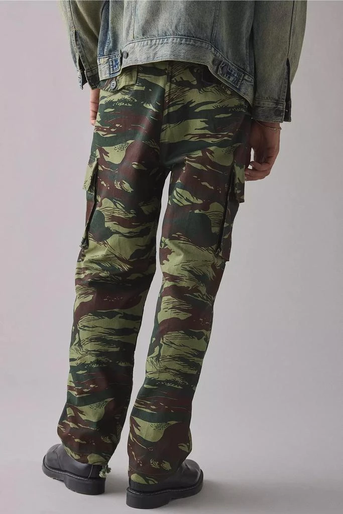 Vintage & ReMADE by UO Vintage By UO Brushstroke Camo Pant 2