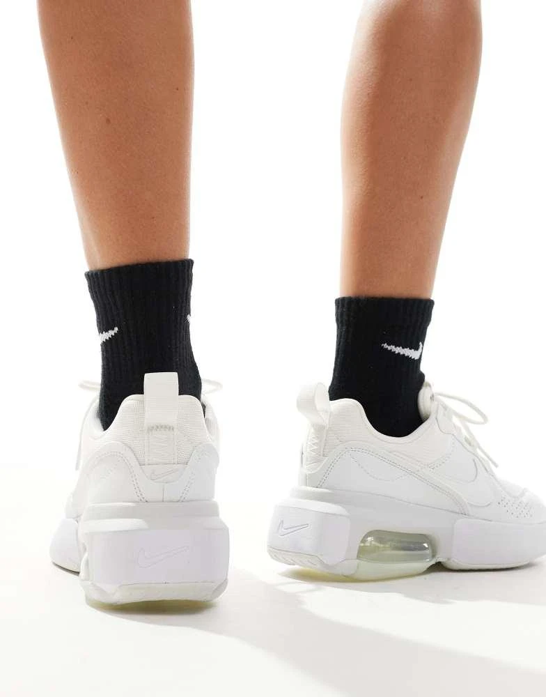 NIKE Nike Air Max Verona Trainers in white 3