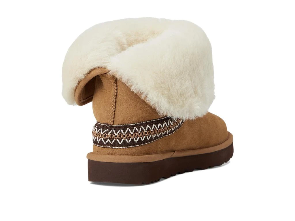 UGG Classic Short Cresent 5