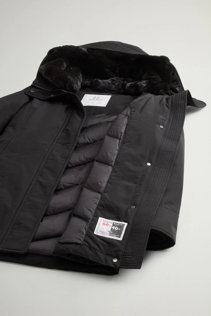 Woolrich Boulder Parka in Ramar Cloth with Hood and Detachable Faux Fur Trim - Women - Black 10