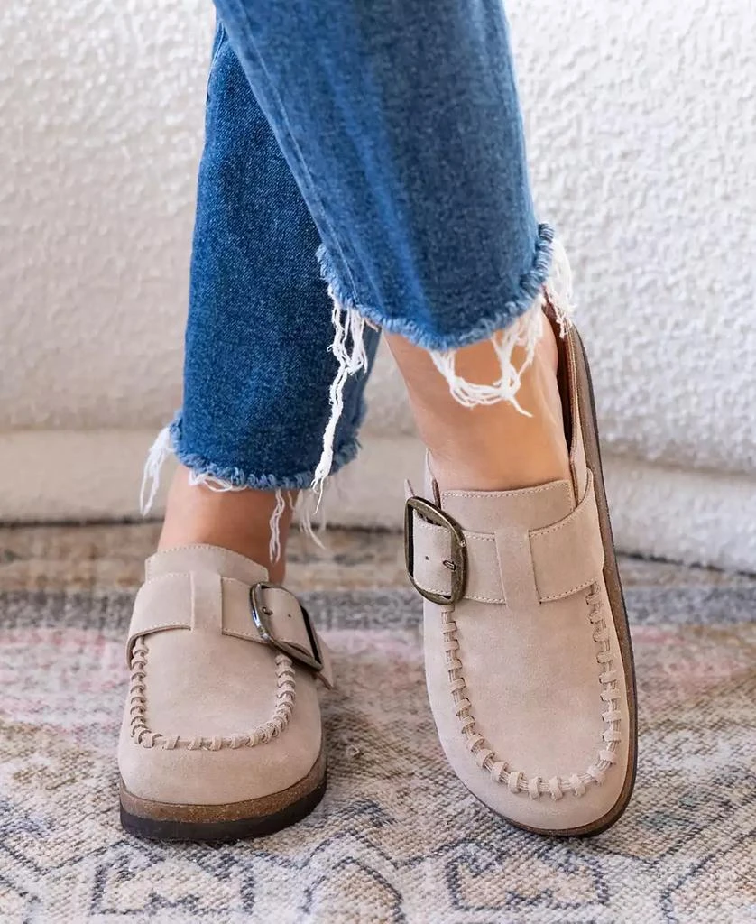 White Mountain Women's Bayberry Round Toe Mules 7