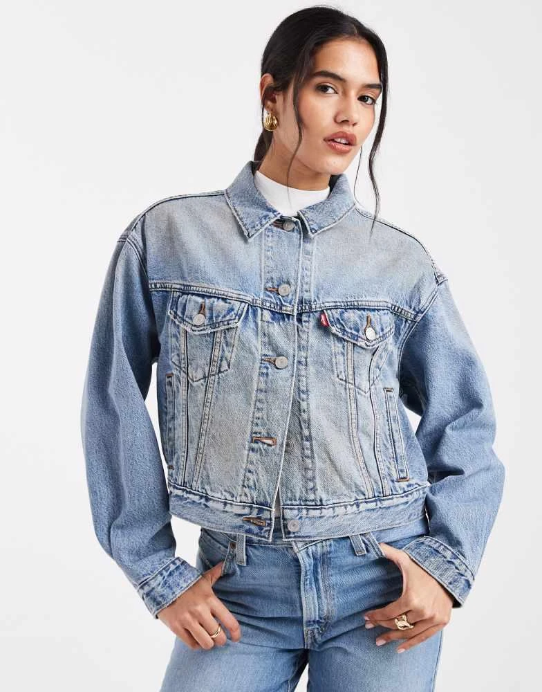 Levi
s Levi
s shrunken 90
s trucker denim jacket in light blue