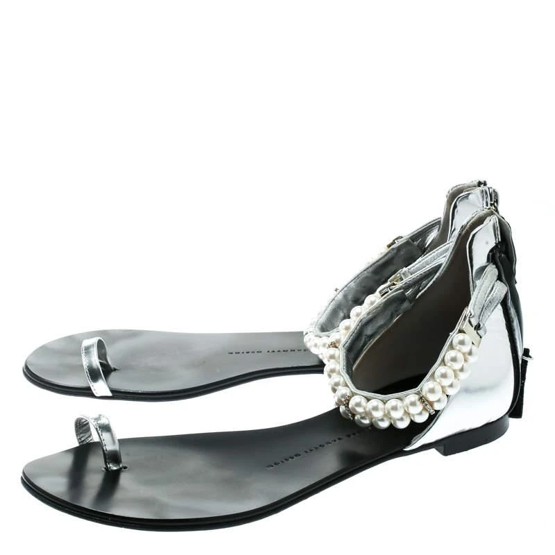 Giuseppe Zanotti Giuseppe Zanotti Silver Patent Leather Pearl Embellished Ankle Strap Toe Ring Flats Size 38 4