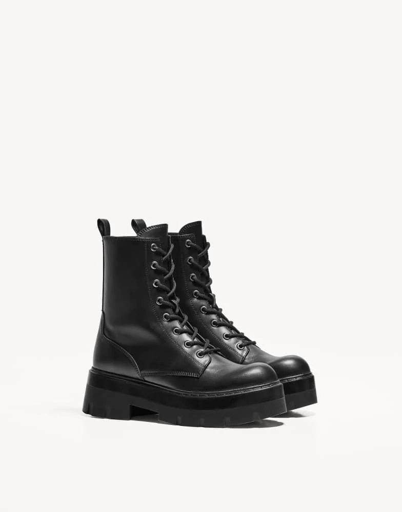 Bershka Bershka lace up track sole ankle boots in black Boots