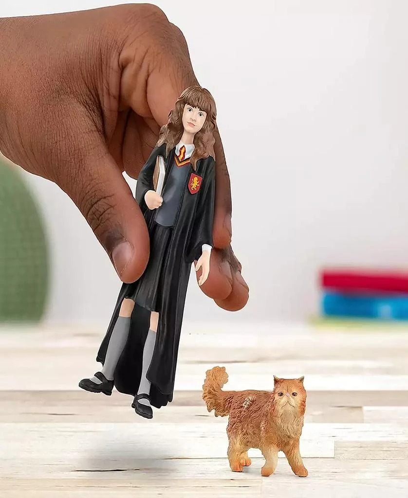 Schleich Wizarding World of Harry Potter 2-Piece Set: Hermoine Crookshanks Figurines 5